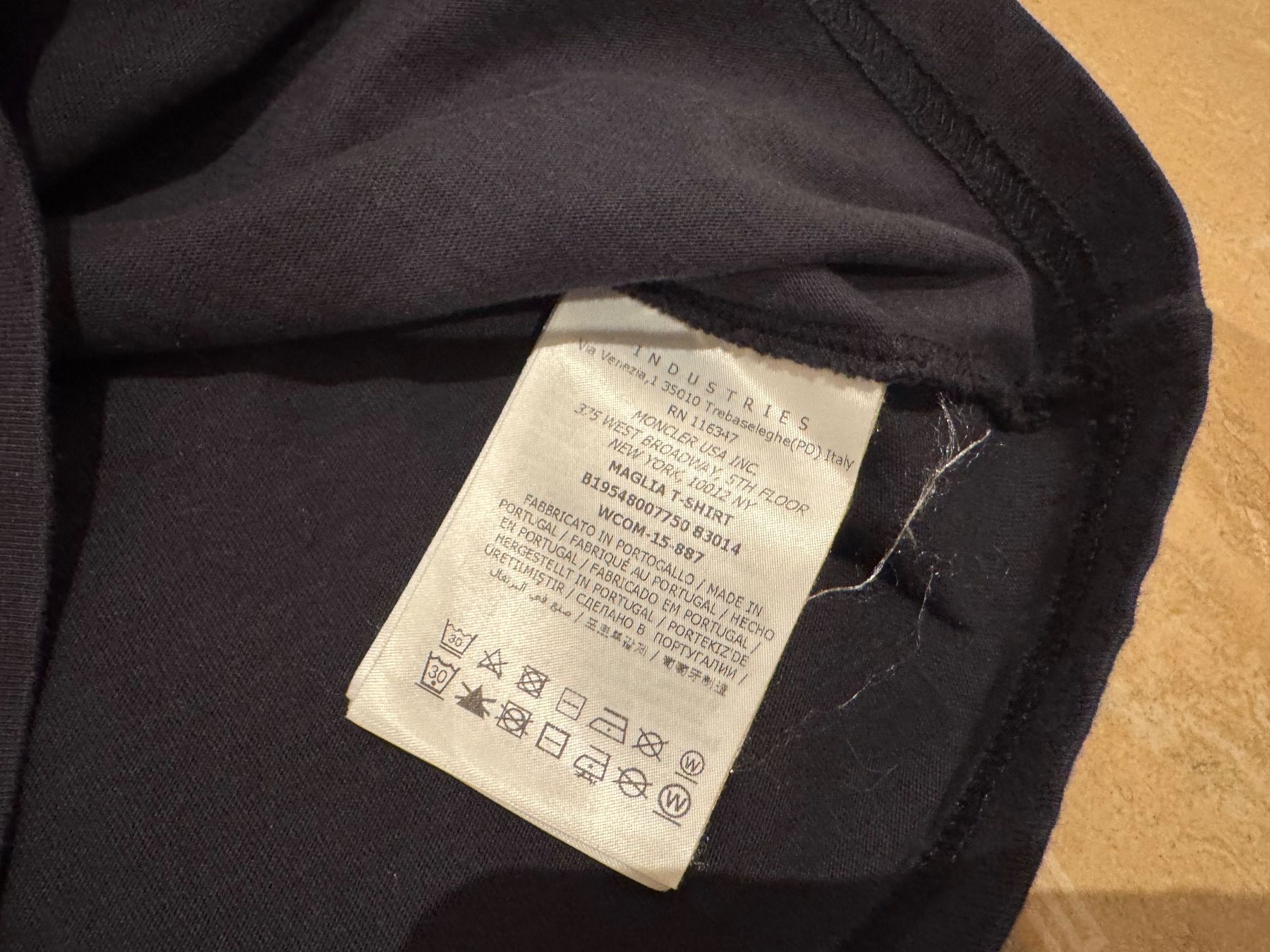 Moncler Hemden, T-Shirts & Polos: Moncler süsses Shirt, 5J 110 – Gebraucht aus Klingnau von Markus14 1