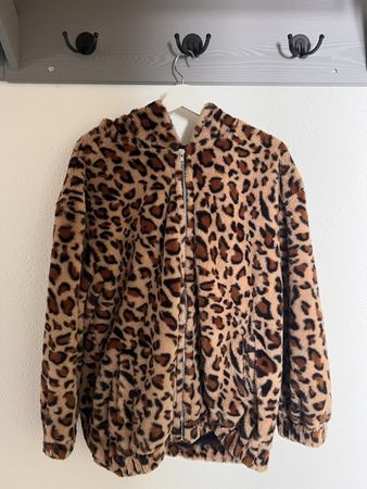 Kuschelige Leo-Felljacke, Gr. M, warm für den Winter 45