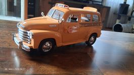 1:18 Chevy Suburban