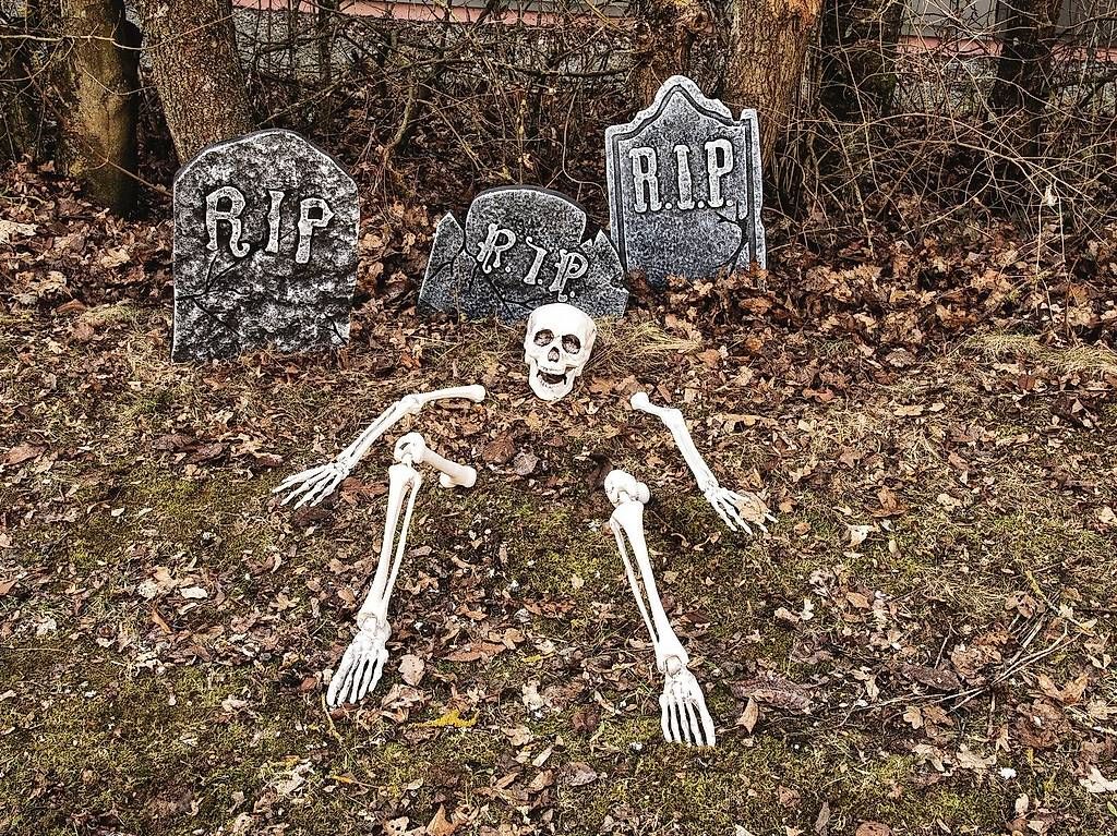 Figuren: EUROPALMS Halloween Grabsteinset – Gebraucht aus Däniken SO von Profog1