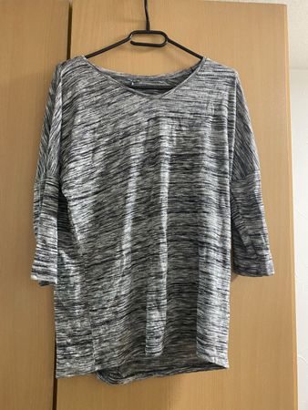 Cooles Langarmshirt in Grau-Schwarz - ideal für den Herbst!
