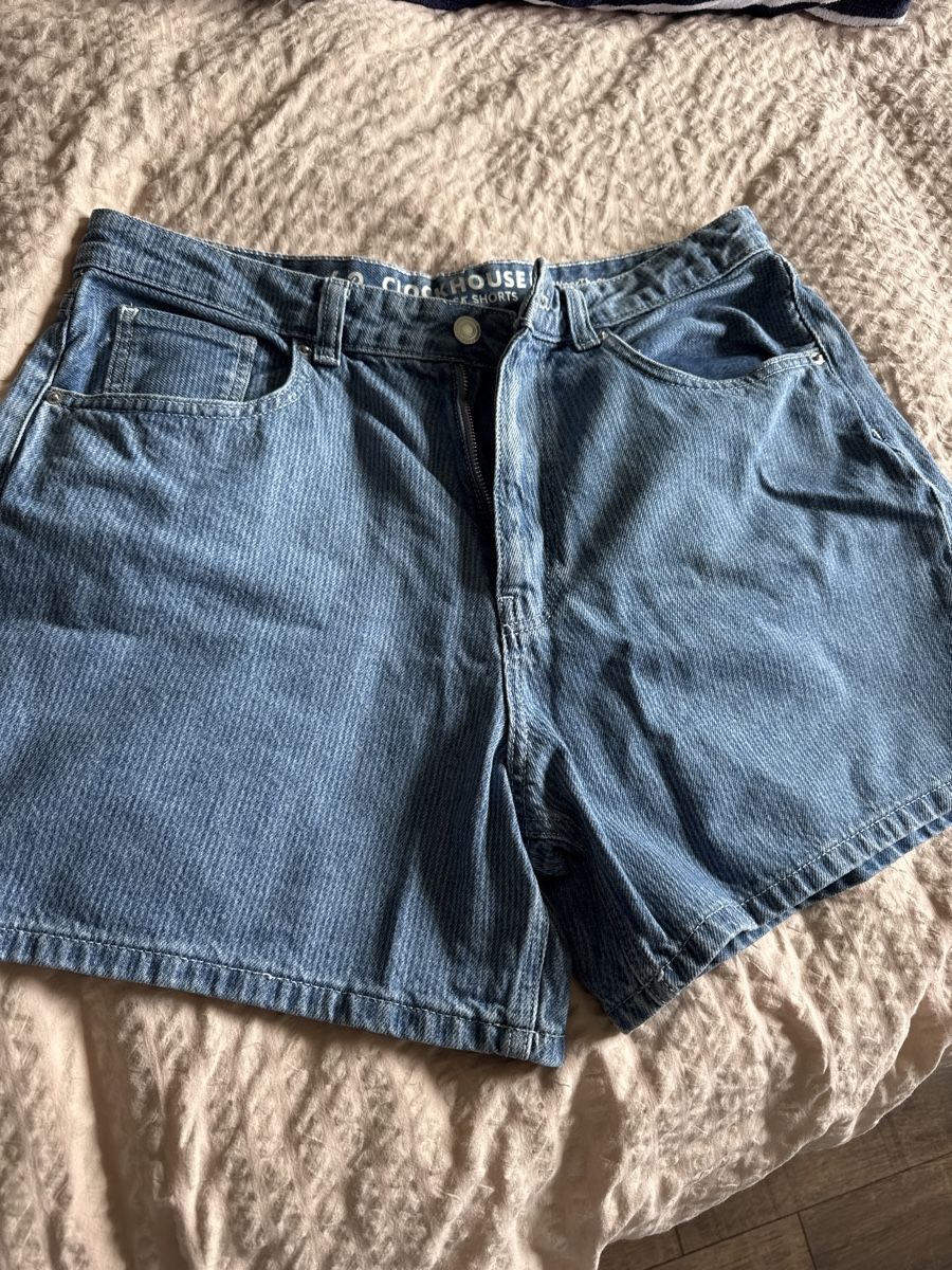 C&A Hosen: Damen Short 42 quasi neu – Gebraucht aus Hägendorf von laumatt