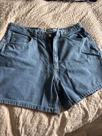 Damen Short 42 quasi neu