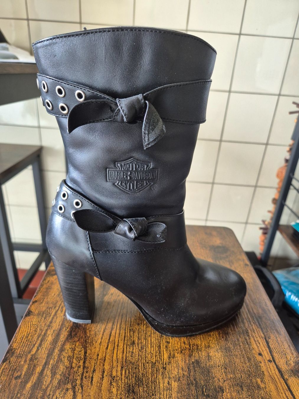 Harley-Davidson Scarpe da donna: Bottines cuir Harley Davidson – Usato da Genève venduto da boudha71