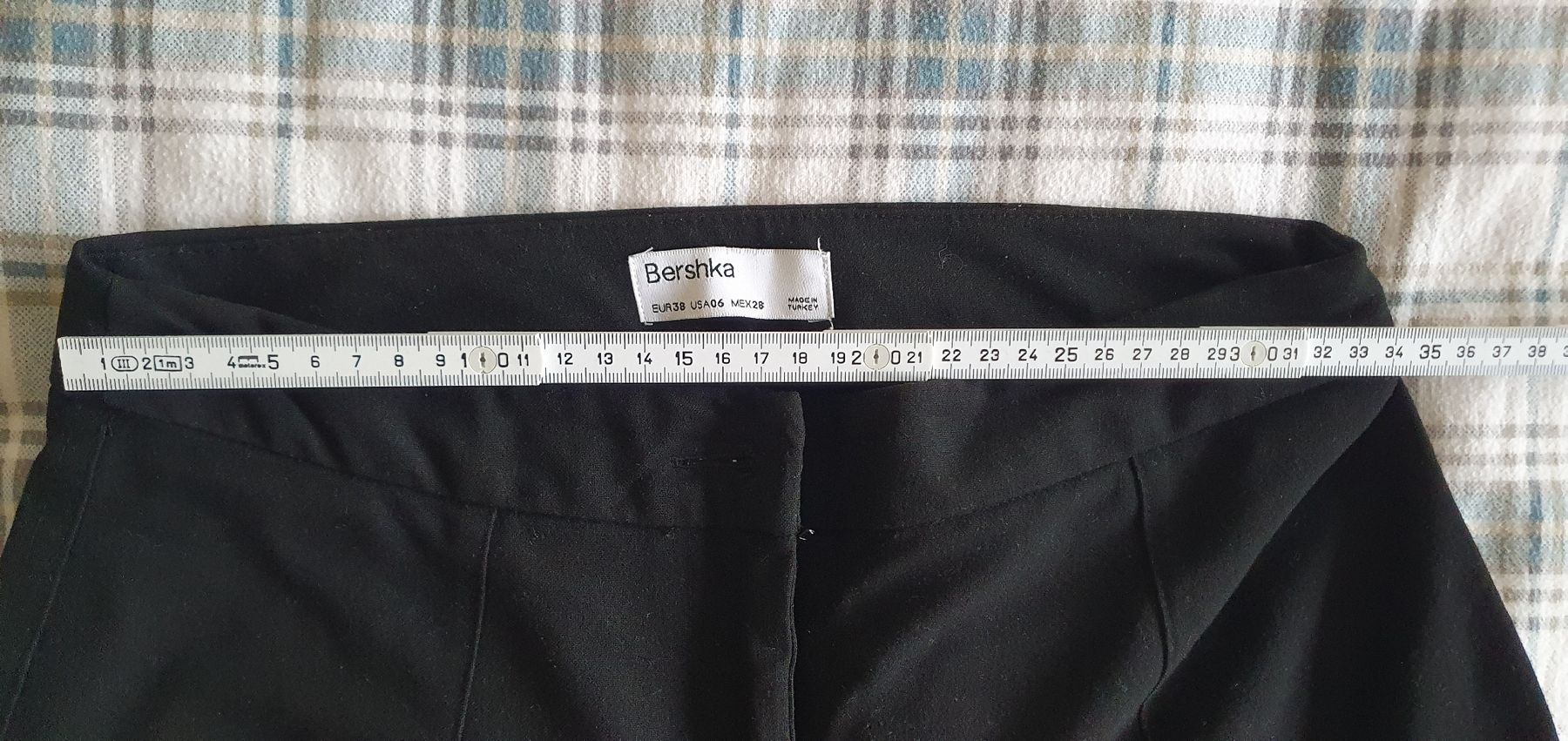 Bershka Pantaloni: Bershka Schwarze Stoffhose - Gr. 38 – Usato da Bern venduto da fede736 1