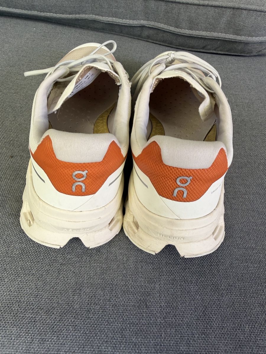 On Chaussures femmes: ON Turnschuh 40.5 – D'occasion à Fällanden par Caramel7 1