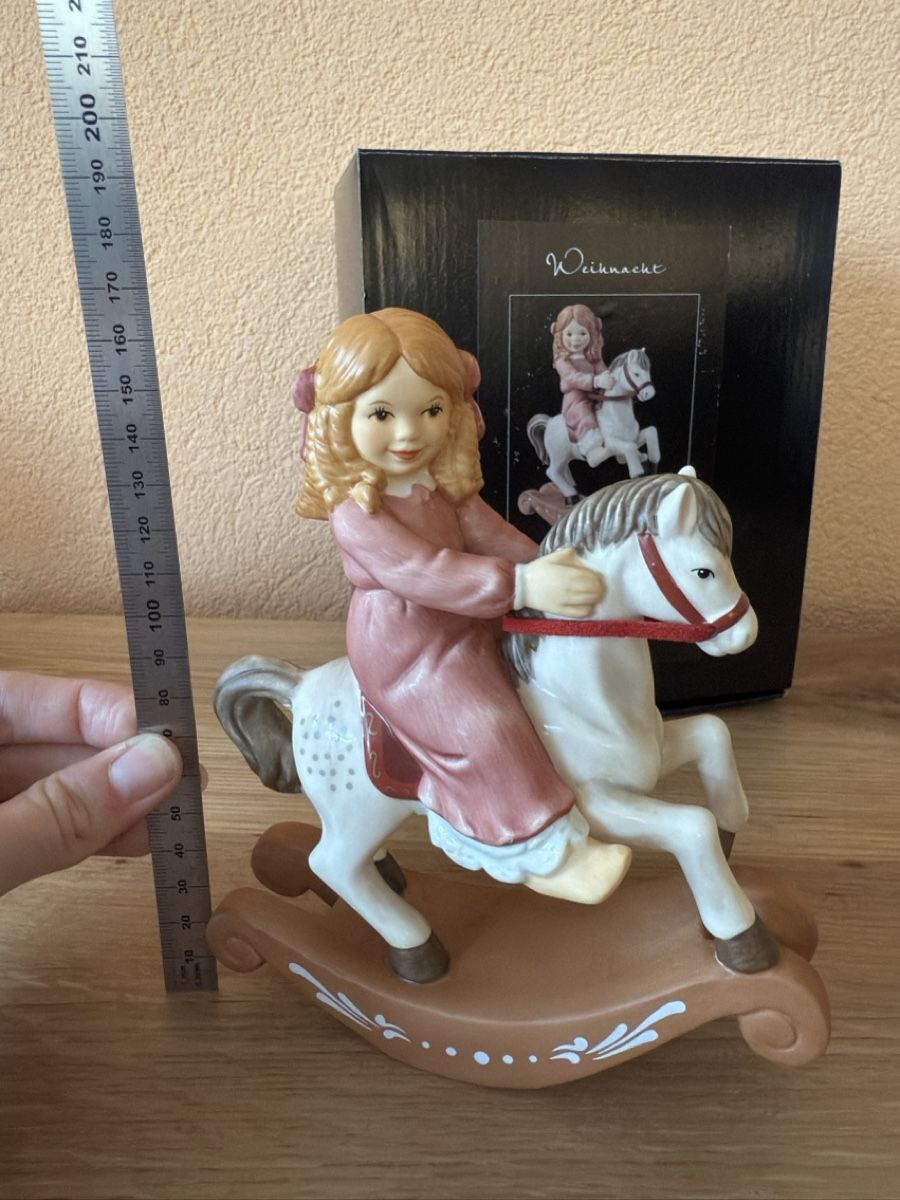 Statuette: Goebel Mädchen mit Schaukelpferd – Usato da Sarmenstorf venduto da Nathaliie_21 5
