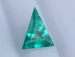 SMARAGD vivid bläulich/grün Trillion  0.45cts  Ural/Sibirien