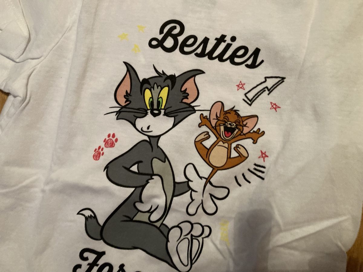 Blouses, T-shirts & Tops: Tom und Jerry Shirts Gr. 110/116 – D'occasion à Emmenbrücke par JJ_89 1