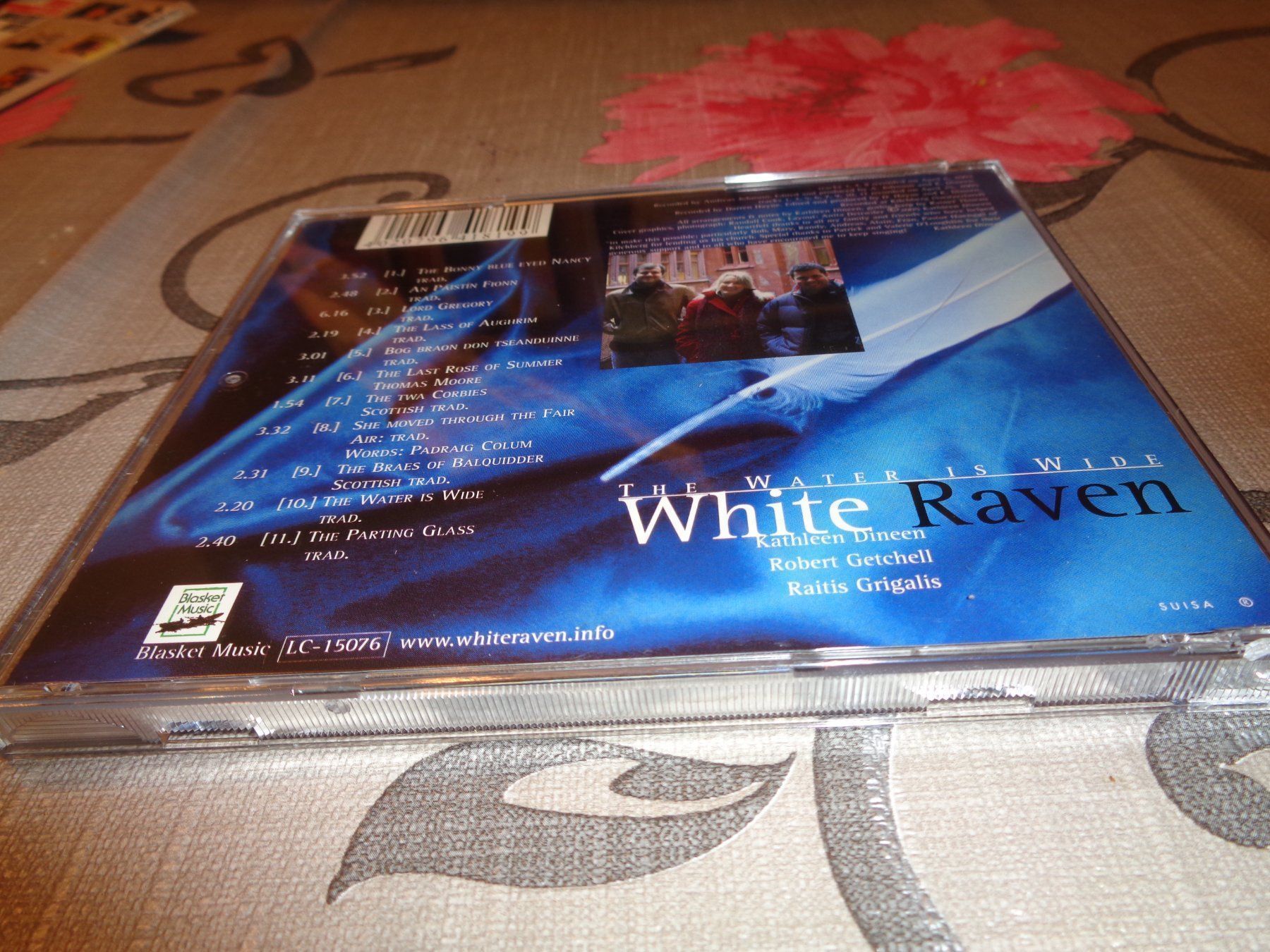 CDs: White Raven - The Water is Wide CD – Gebraucht aus Olten von Disc-Ausverkauf 1