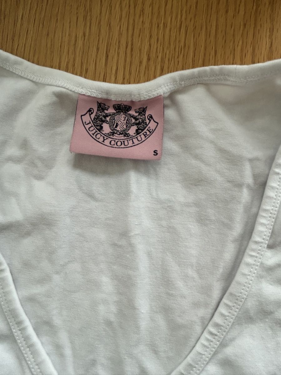 Juicy Couture Top: Juicy Couture Top – Nuovo (secondo la descrizione) da Horgen venduto da mar_9yv7 2