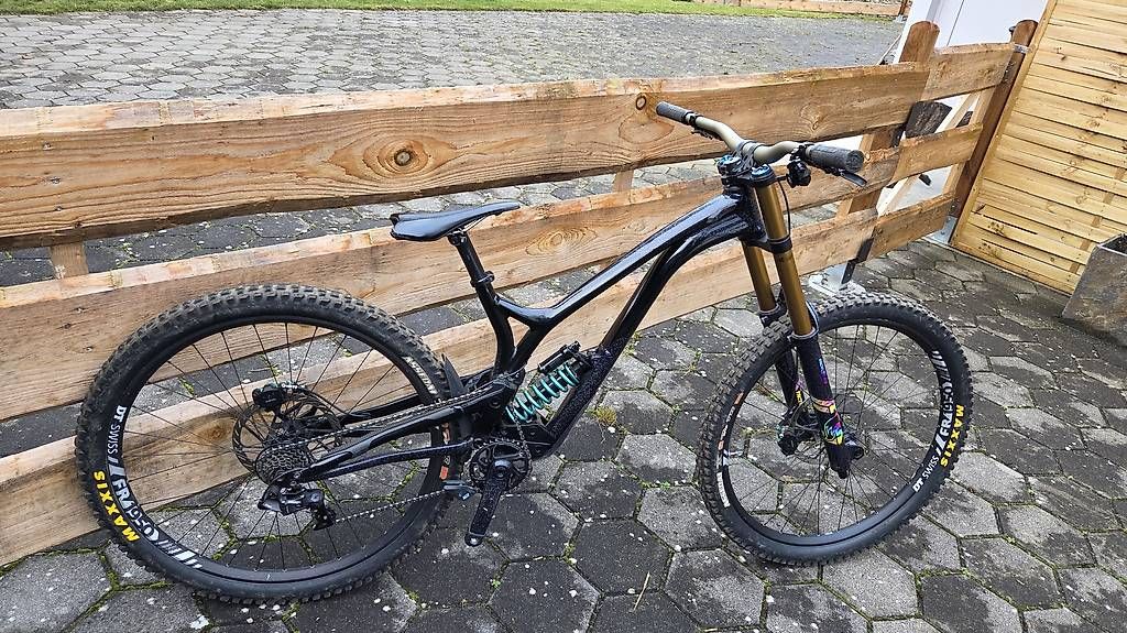 Vélos: Commencal Supreme Team 2020 – D'occasion à Zauggenried par SahliM 1