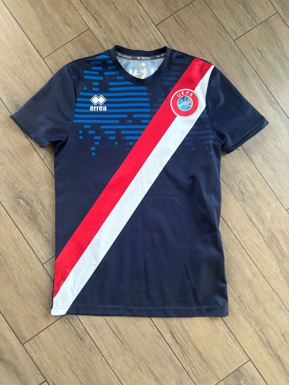 T-Shirts: S_Errea UEFA_wie NEU – Neu (gemäss Beschreibung) aus St-George von elena27