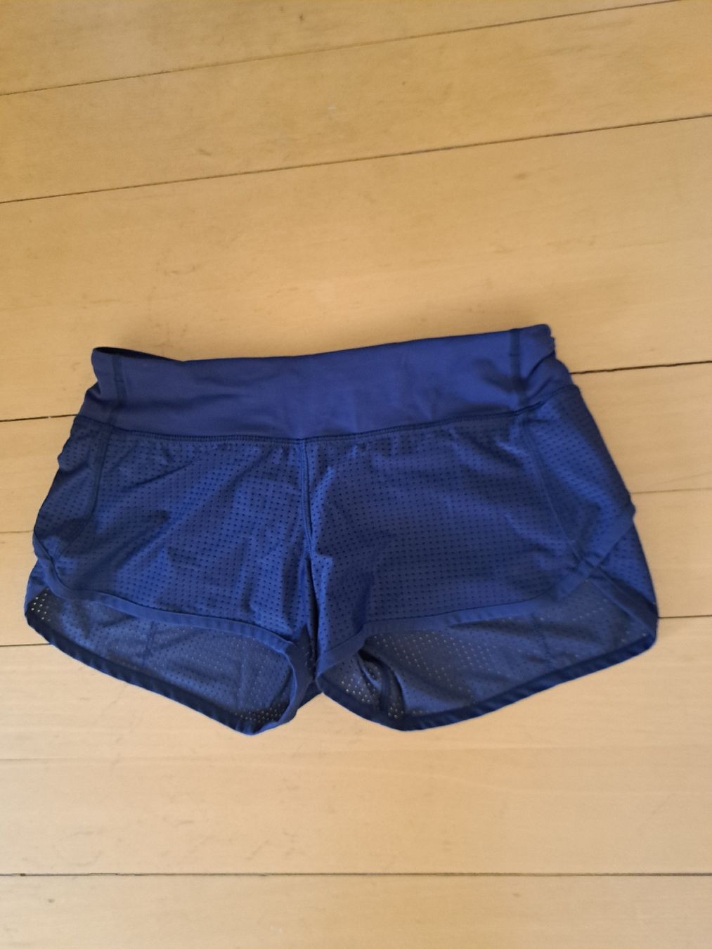Lululemon Hosen: Lululemon Shorts – Gebraucht aus Thalwil von sternenstaub369