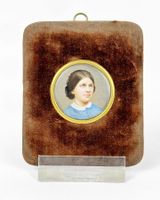 Portrait de femme, émail sur cuivre, D 3 cm