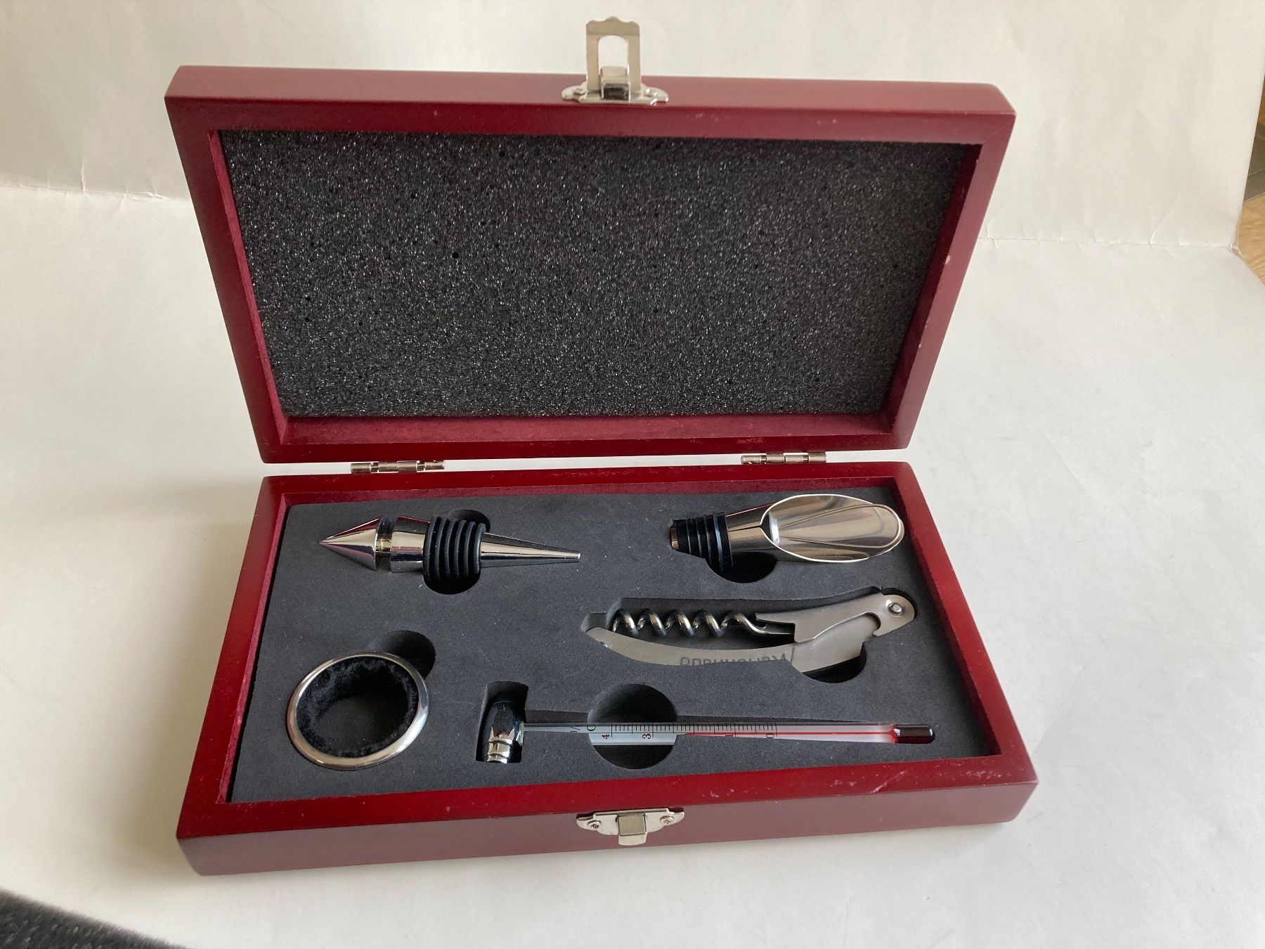 Flaschenöffner & -verschlüsse: Klassisches Weinset in Holzkiste – Neu und originalverpackt aus Chur von Spuntz1 2