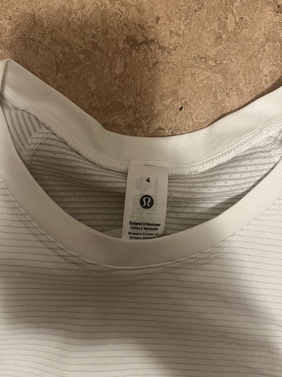 Lululemon T-shirt: Lululemon Shirt – Nuovo e nell'imballaggio originale da Ennenda venduto da mir_bx27 1
