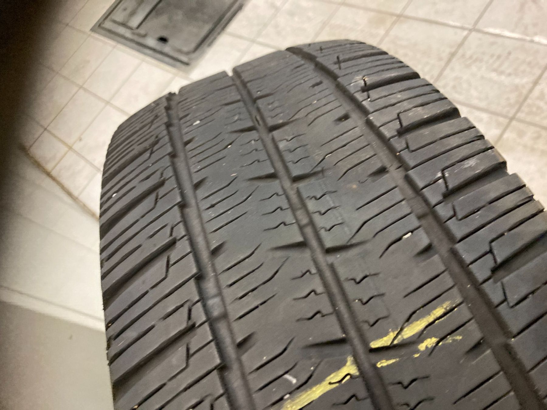 Continental Pneus & Kompletträder: 215/65R16 C Winterpneu Continental – Gebraucht aus Cham von WB2223 4