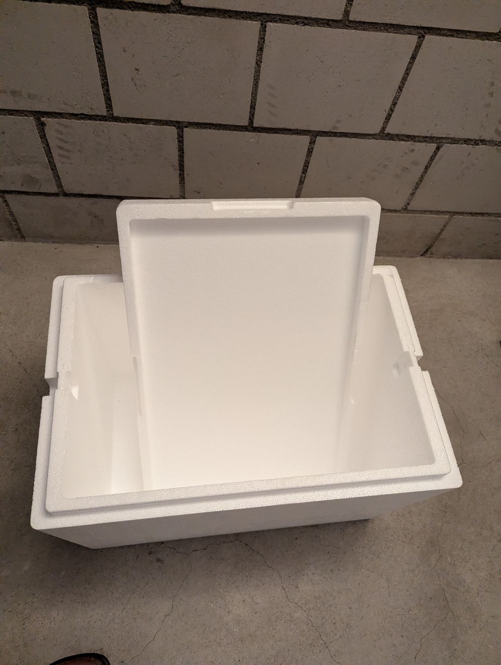 Kühlschränke & Kühlen: 2x Styroporbox Thermobox Isolierbox weiss – Gebraucht aus Basel von labaffe01 3
