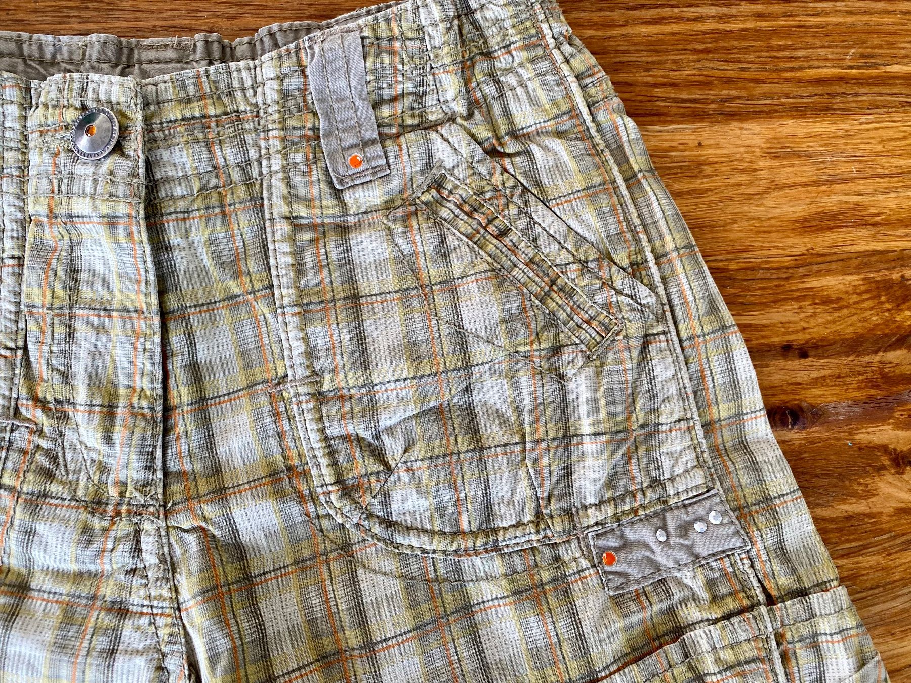 Pantaloni: schöne und bequeme Shorts Gr. 128 – Usato da Buchrain venduto da Sunny026 1