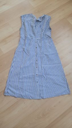 Kleidergrösse XL. Länge 115cm