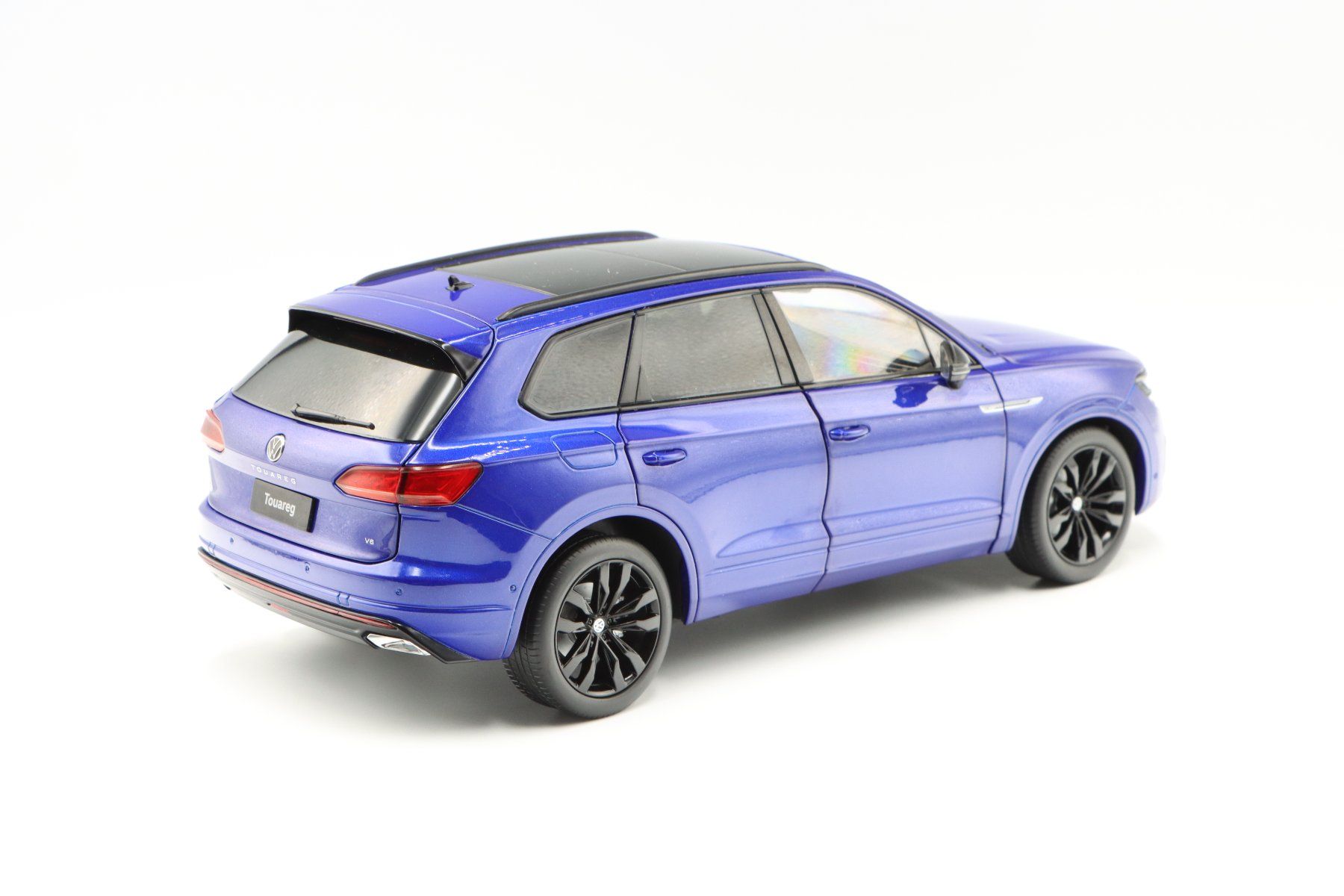 Volkswagen Modellini d'auto: VW Touareg 2018 1:18 Paudi Model – Nuovo e nell'imballaggio originale da Bühl b.Aarberg venduto da modelldiecast 6