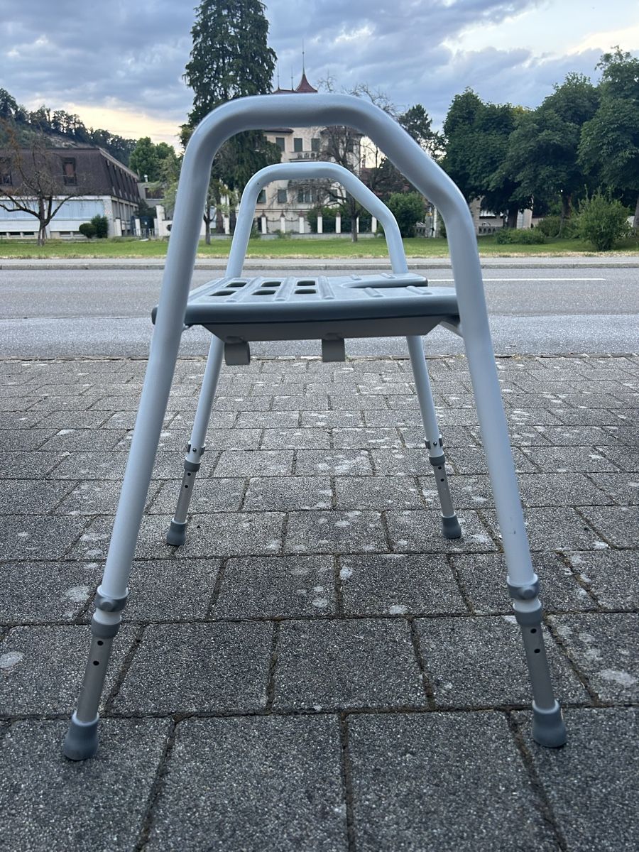Hocker: Neuwertiger Mobilex Duschhocker mit grauem PU Sitz – Gebraucht aus Thal von Roag111 2