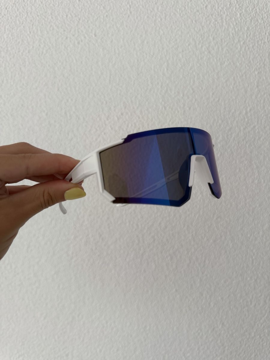 Occhiali & Lenti: Sporty White Sunglasses – Nuovo e nell'imballaggio originale da Gränichen venduto da Domsiiiii 2