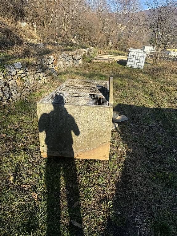 Gabbie, trasporto & Sicurezza: Vasca per raccolta acqua in granito – Usato da Mendrisio venduto da tho_nf5j 3