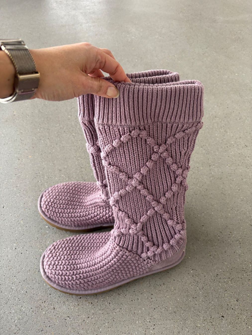 Ugg Scarpe per ragazze: UGG Strick Stiefel Lila Gr. 35/36 – Usato da Heerbrugg venduto da delpietro