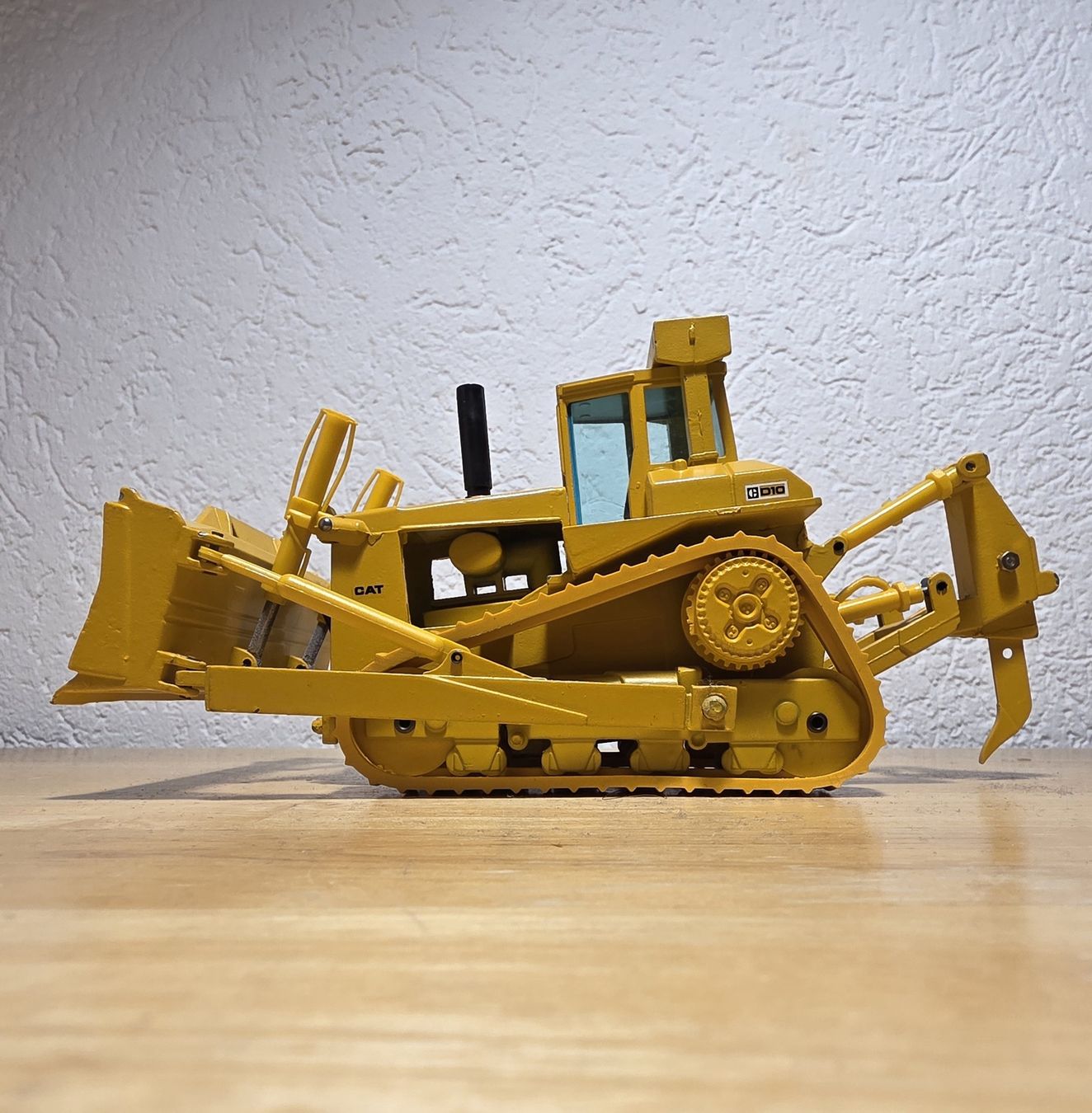 Caterpillar Escavatori: Caterpillar D10 Planierraupe – Usato da Männedorf venduto da Modellbau-wyss 3