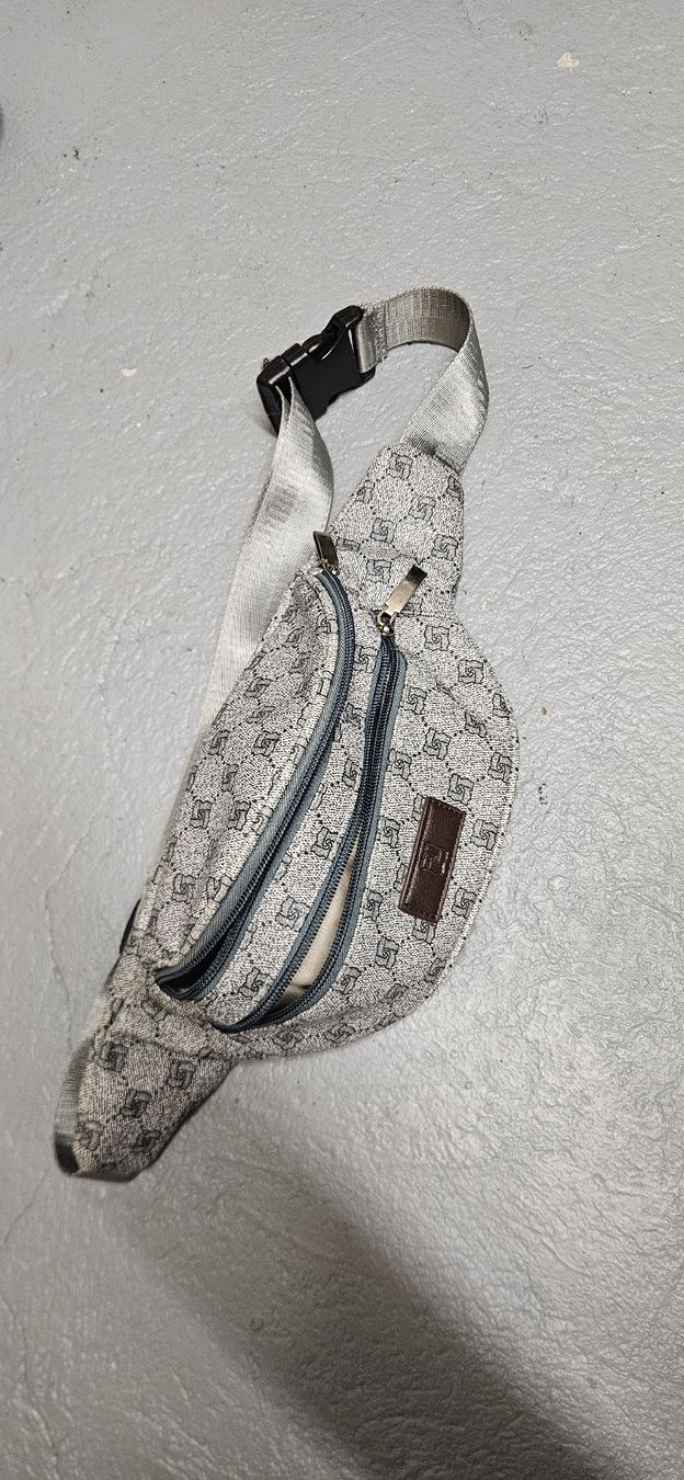 Taschen: Tasche/Bauchtasche – Gebraucht aus Gasel von jas_9vzt