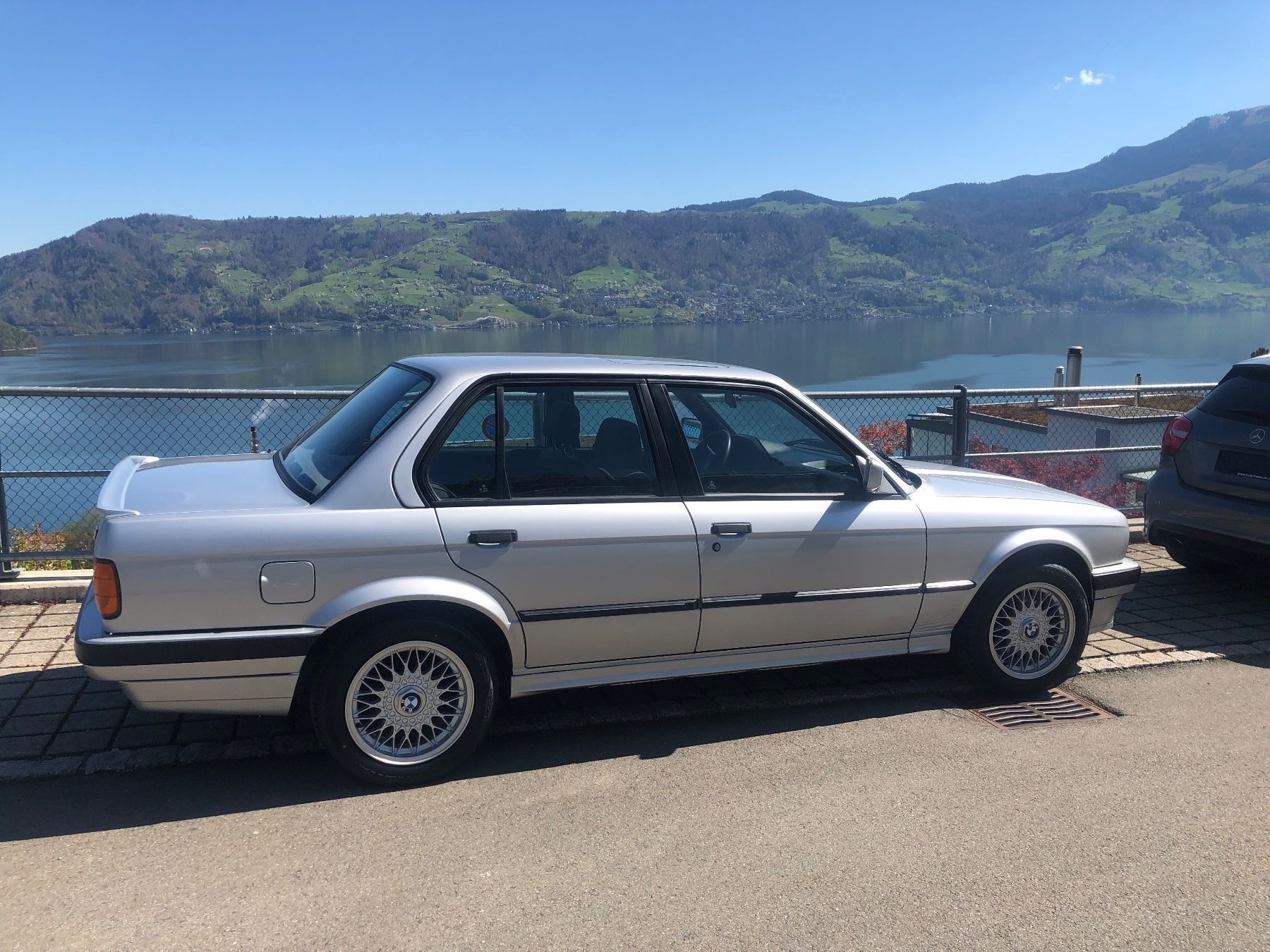 BMW Automobili: Bmw E30 320i original Edition mit Sportpaket mit  Shadowline – Usato da Immensee venduto da AutoTrader24 5