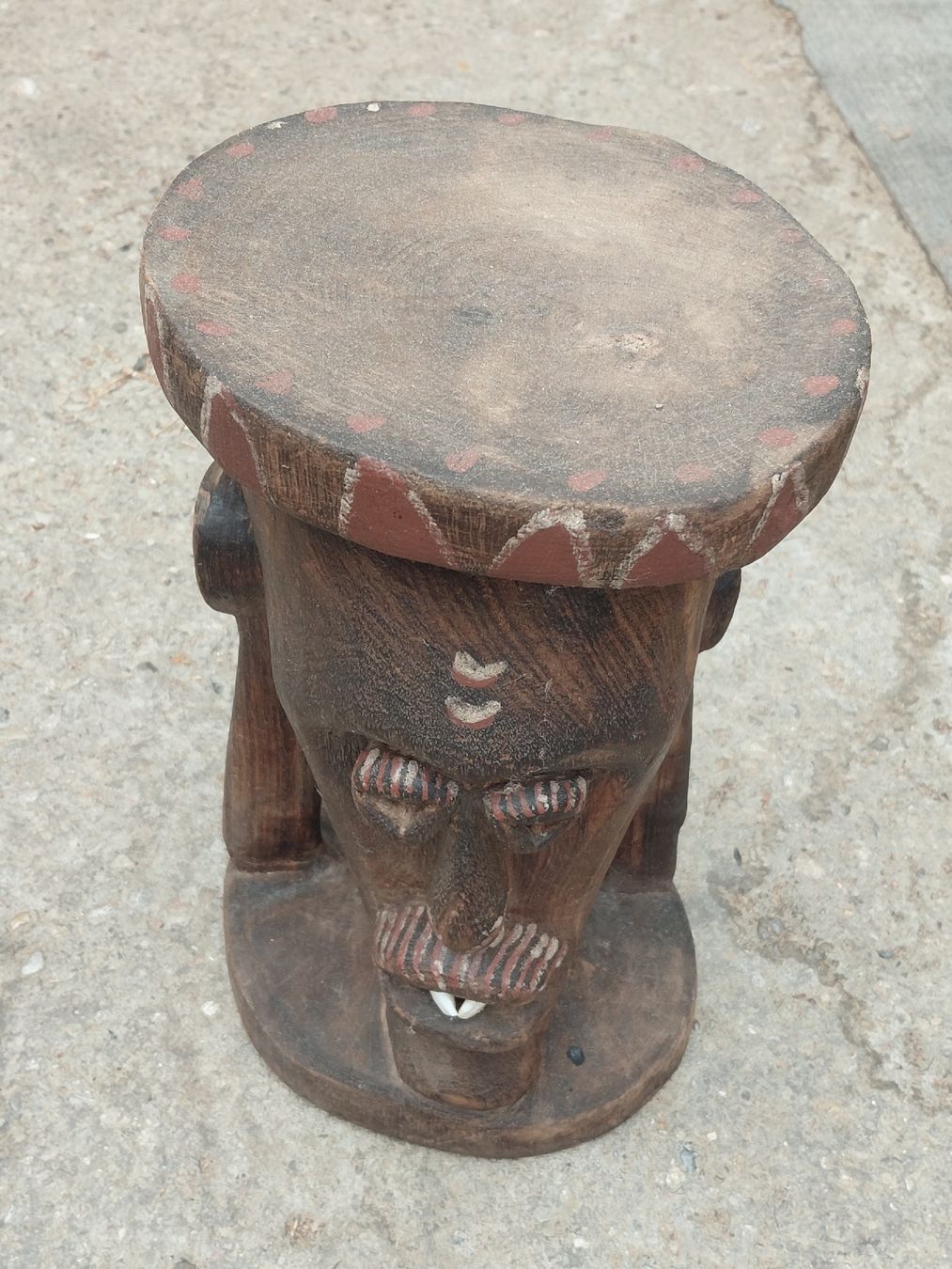 Skulpturen & Statuen: Afrikanischer Holzsockel mit Gesicht – Gebraucht aus Ennetbühl von Marlon79 1