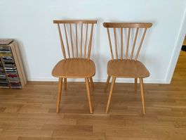 2 (nicht identische) vintage Stühle