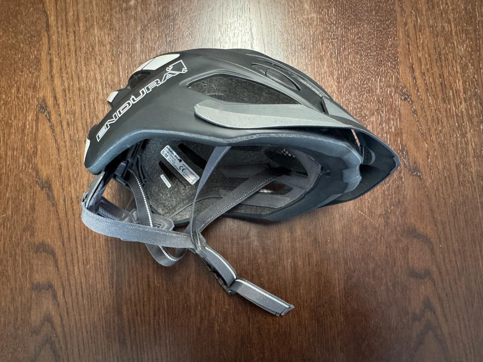 Caschi: Endura Fahrrad Helm – Usato da Zürich venduto da Secure