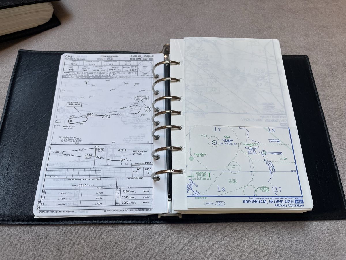 Libri: Jeppesen Flugkartensammlung – Usato da Arbon venduto da luk_h2cc 2