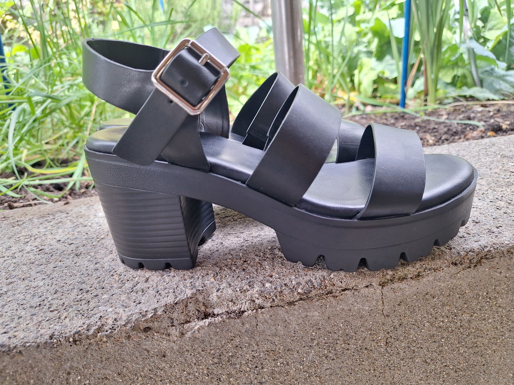 Chaussures femmes: Shwarze Plateau Sandalen – D'occasion à Teufenthal AG par boebe071 4