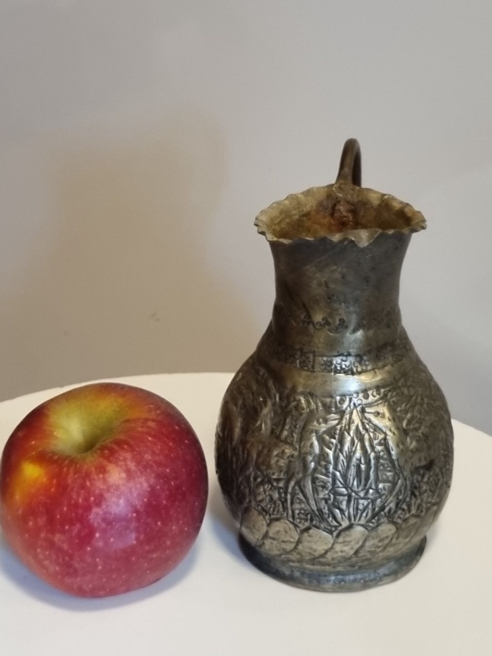 Caraffe: Alter orientalischer Messingkrug handgraviert – Usato da Scharnachtal venduto da devin03 3