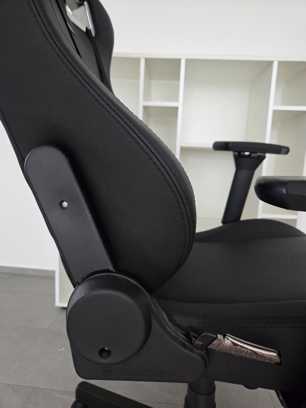 Noblechairs Sedie: noblechairs EPIC Gaming Stuhl – Nuovo (secondo la descrizione) da Luzern venduto da remo2304 5