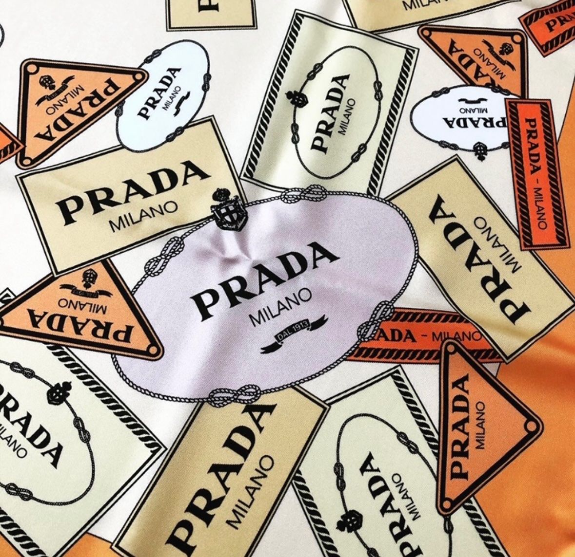 Prada Foulard & Sciarpe: Prada foulard – Nuovo e nell'imballaggio originale da Pregassona venduto da Reluxuryspace 3