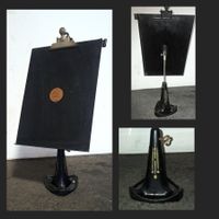 antiker Metallständer Derby Vintage schwarz