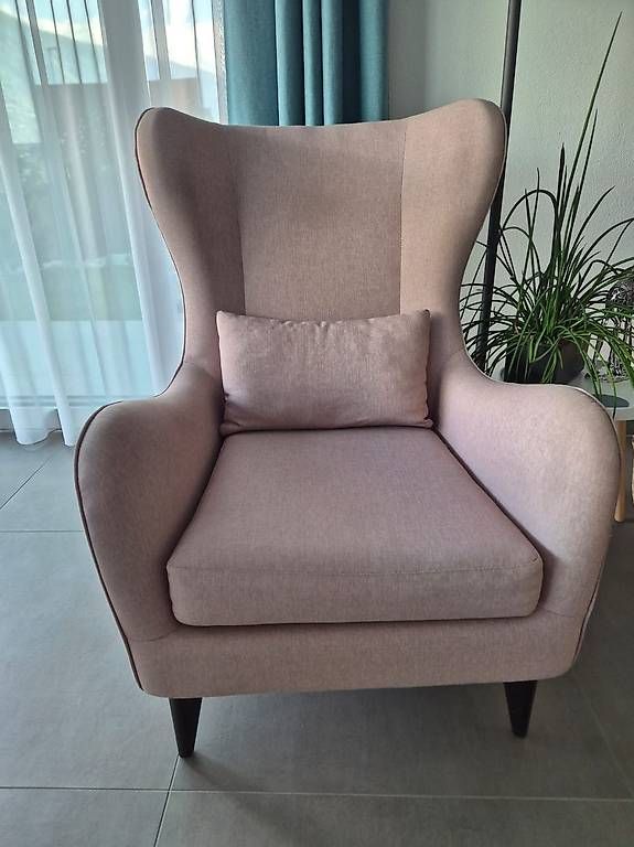 Poltrone: Fauteuil à oreilles – Usato da Corin-de-la-Crête venduto da Ejoeli 1