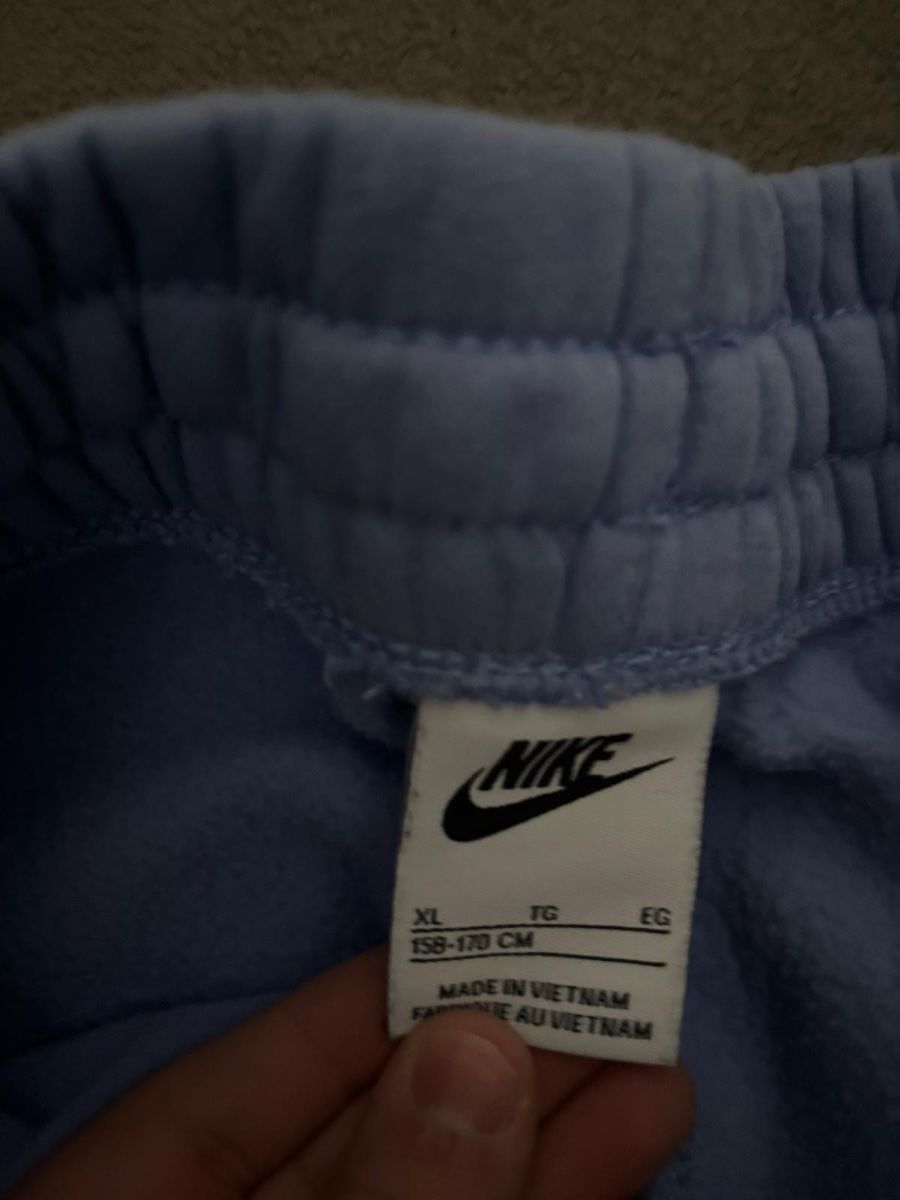 Nike Pantaloni: Pantalon de jogging Nike bleu clair - Taille  158-170 – Usato da Martigny venduto da lovejess 2