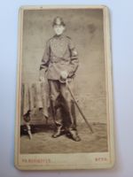 Historische Fotografie Soldat mit Säbel Berner Fotograf RZ