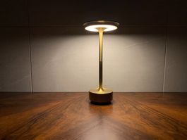 Tischlampe mit Akku dimmbar aus Aluminium gold