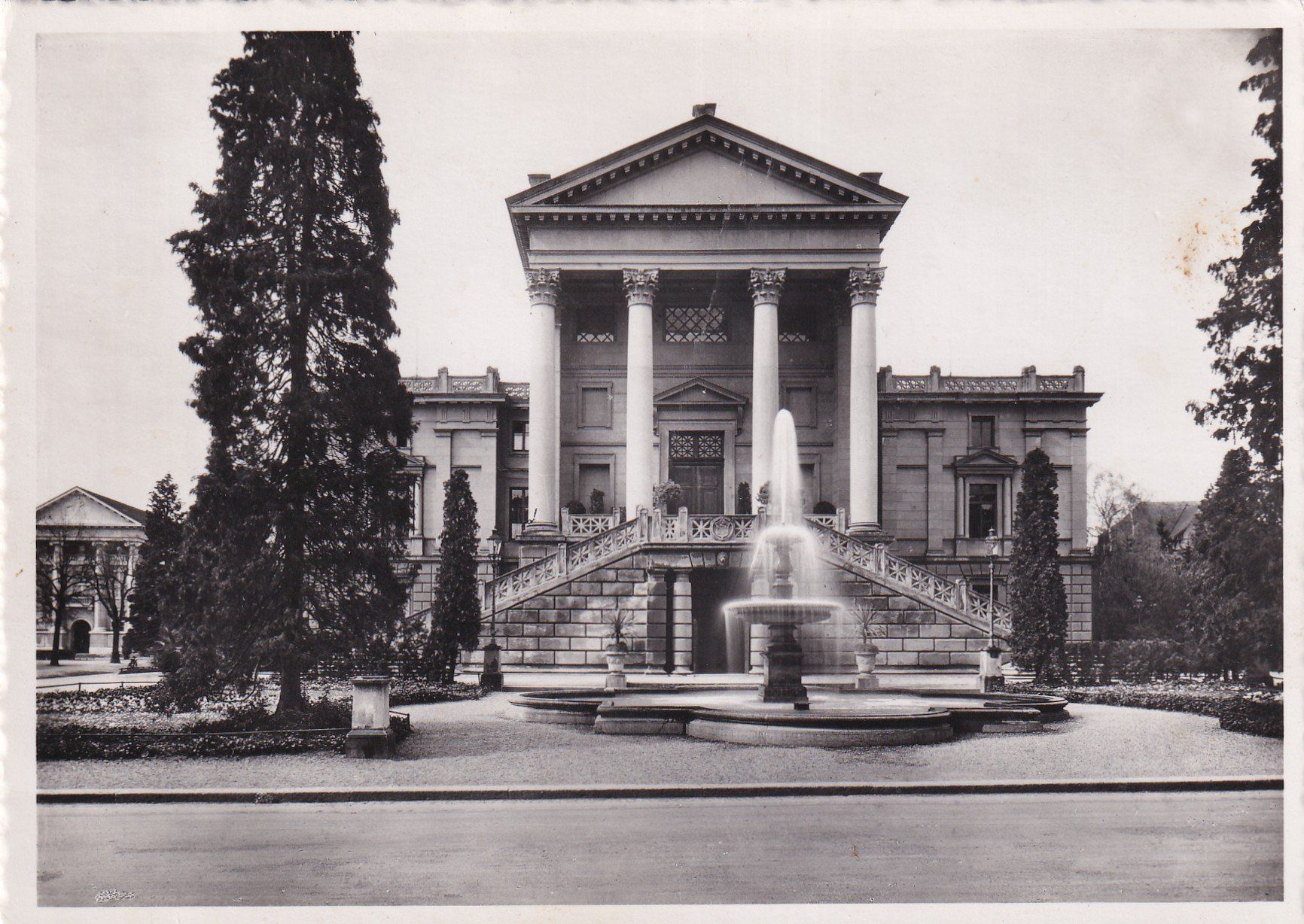 Cartoline postali: Winterthur Stadthaus – Usato da Cormoret venduto da Pascalll2001