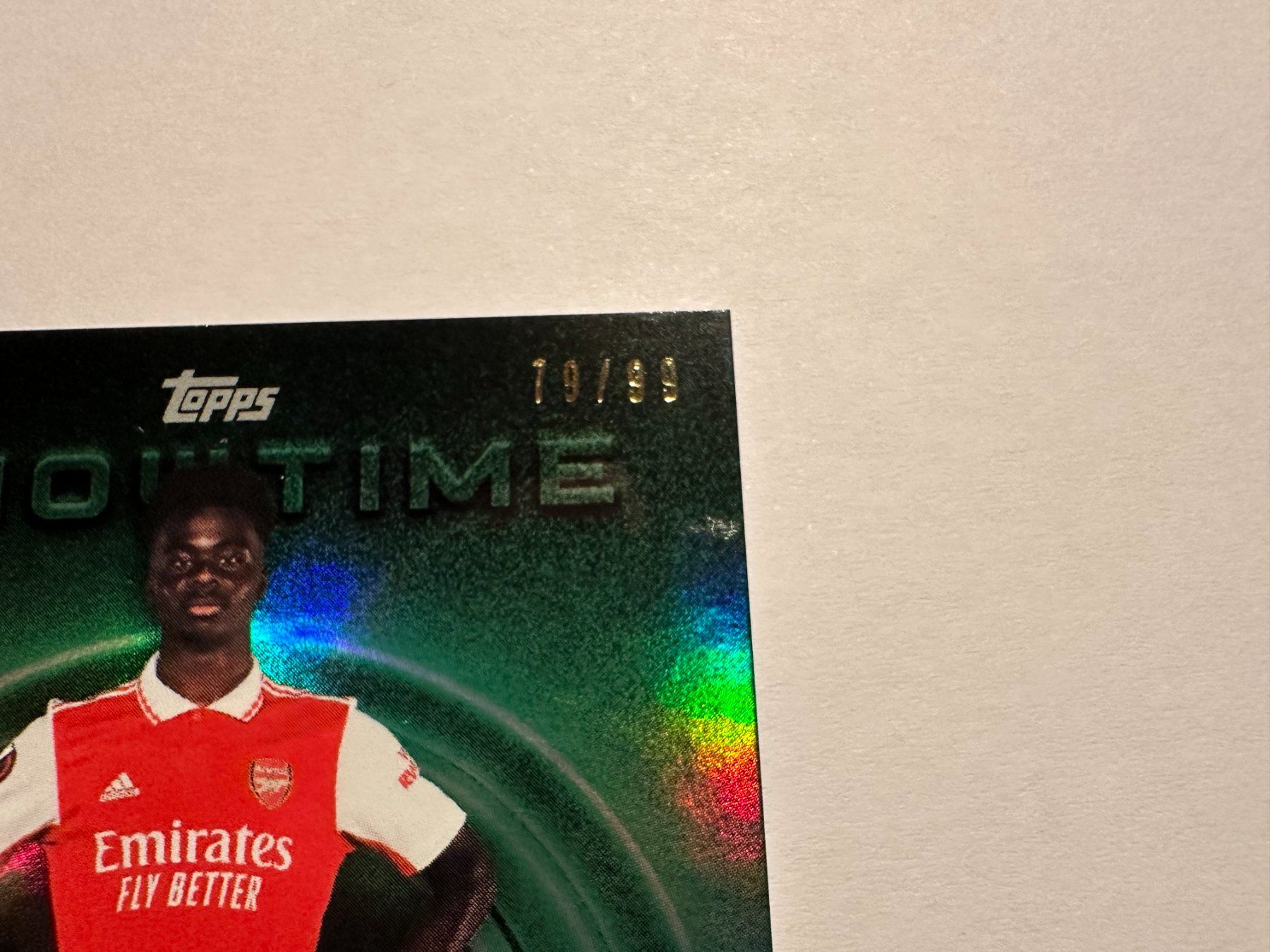 Topps Carte collezionabili: Bukayo Saka 2023 Topps Showtime 79/99 – Usato da Hagendorn venduto da Pokecollectorch 2