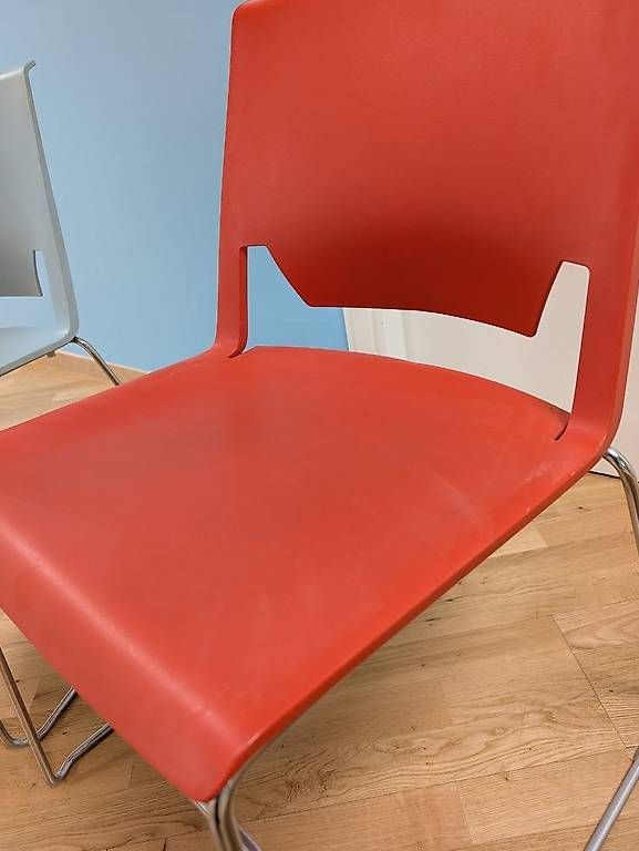 Sedie: 29 chaises empilables – Usato da Genève venduto da Association_S5 2