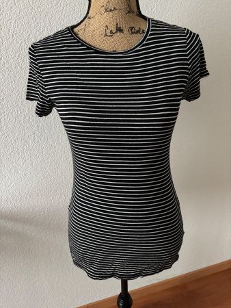 T‘Shirt XS schwarz/weiss gestreift